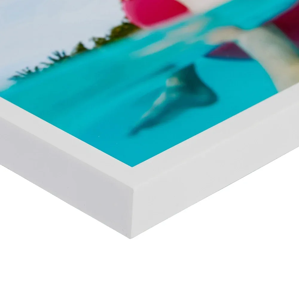 Close-up of the white frame corner and edge